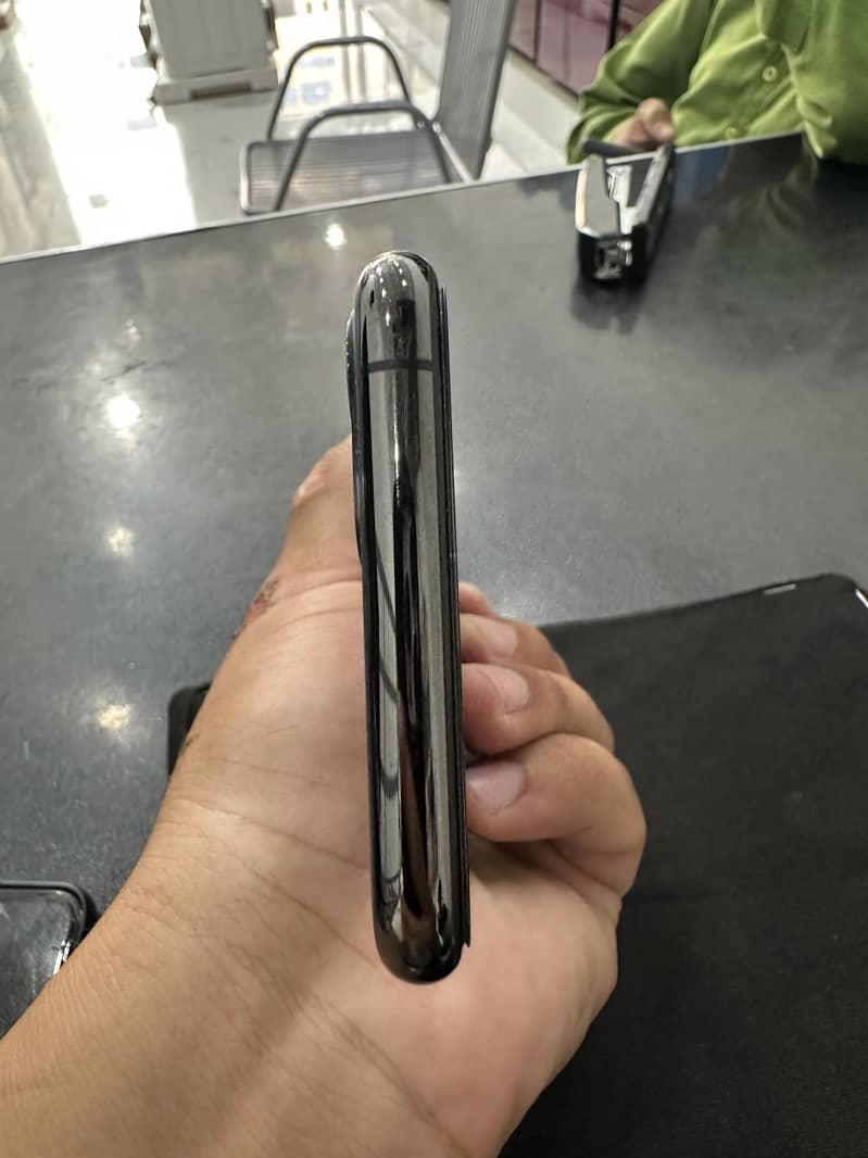Apple iPhone 11 Pro 2