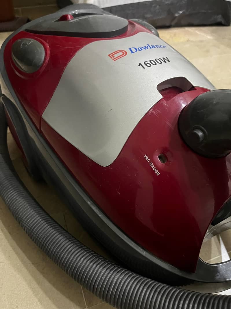 Dawlance vacuum cleaner 1