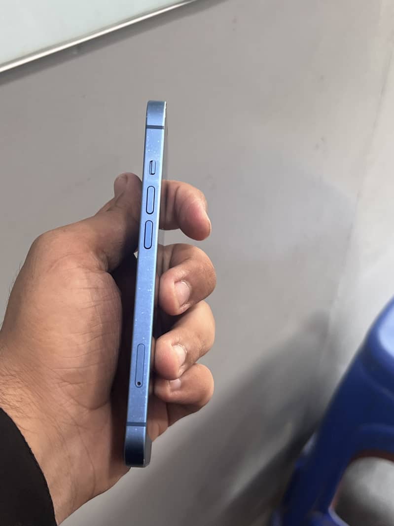 Apple iPhone 13 2