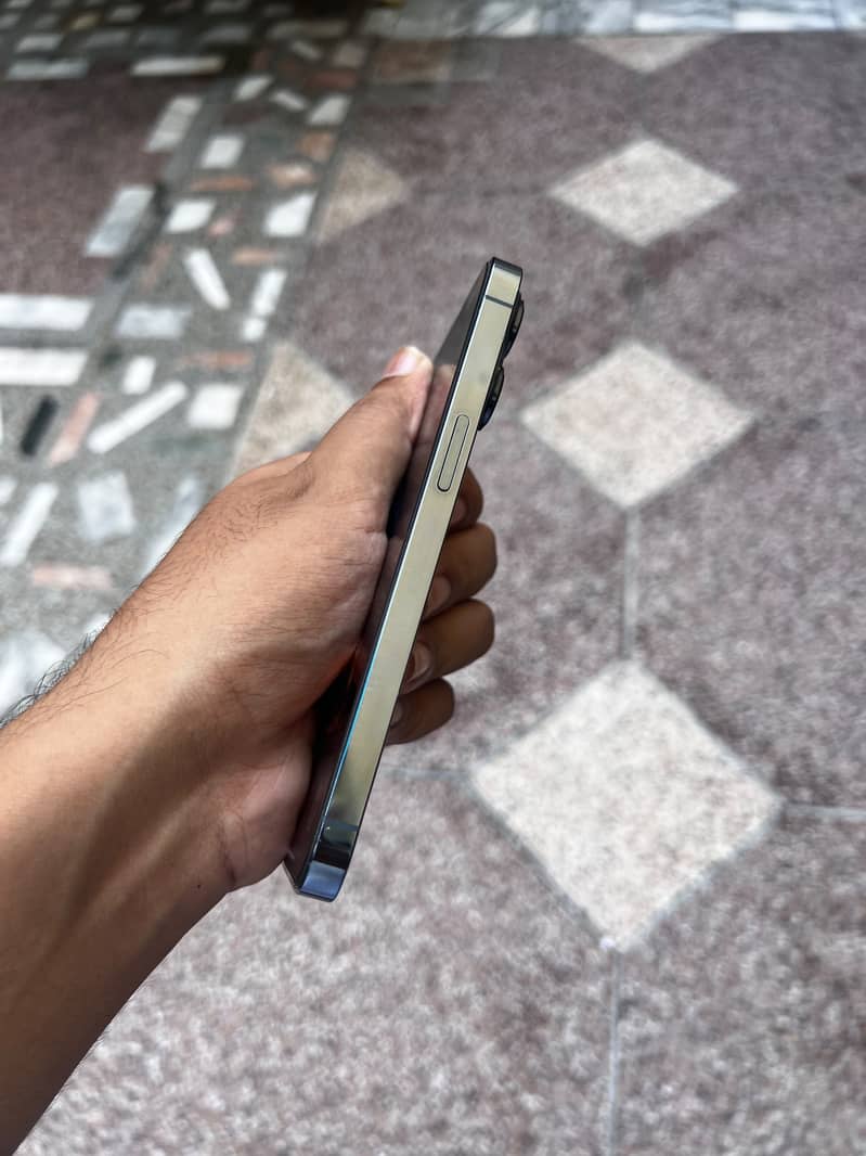 Apple iPhone 13 Pro 2