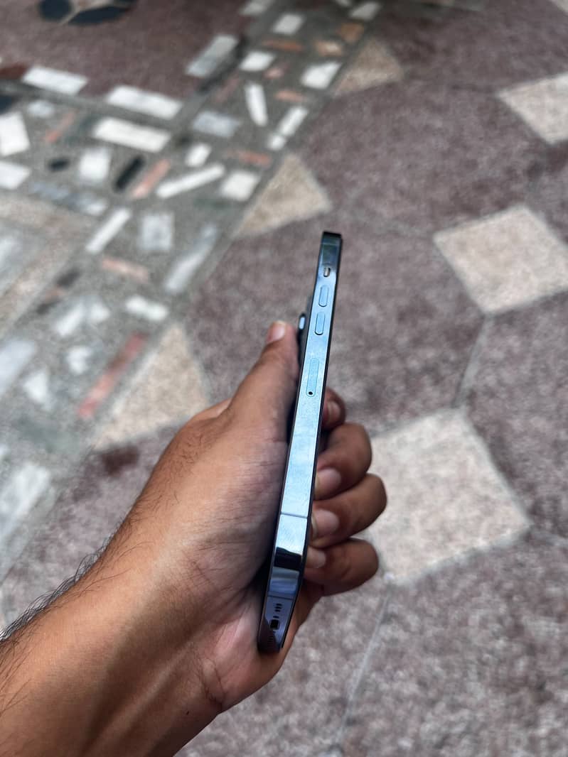 Apple iPhone 13 Pro 4
