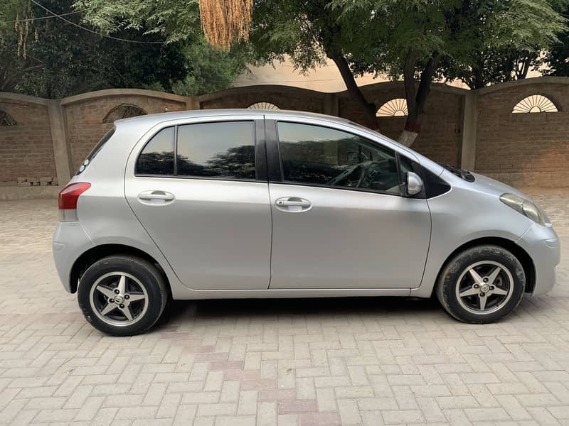 Toyota Vitz 2010/14 1