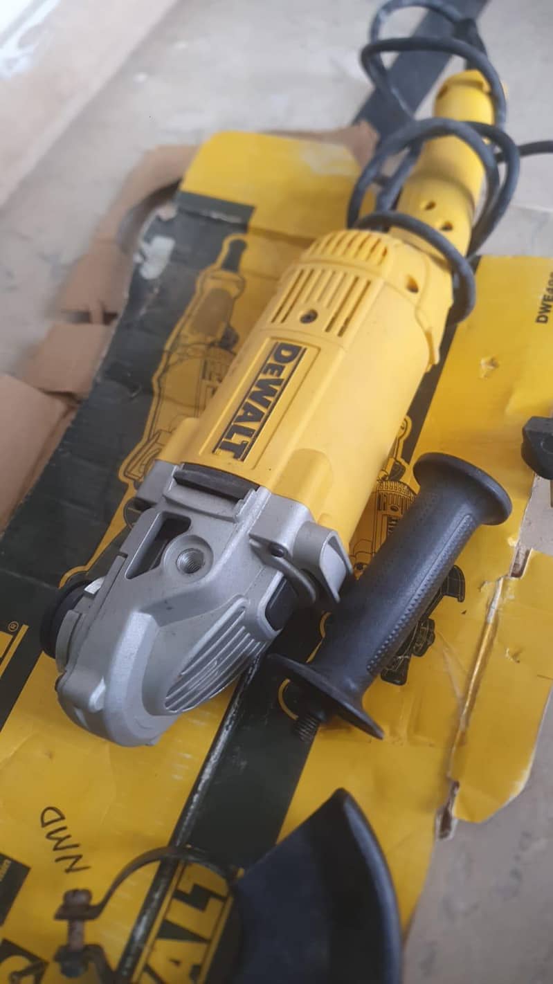 DEWALT 7" Grinder. 0