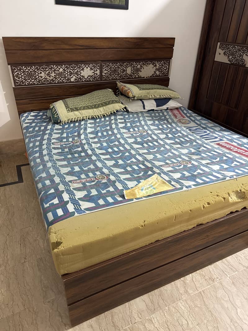 King bed 0