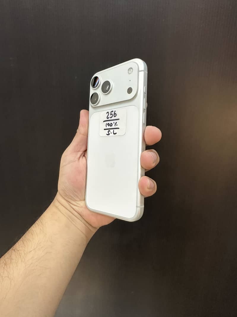Apple iPhone 17 Pro Max 1