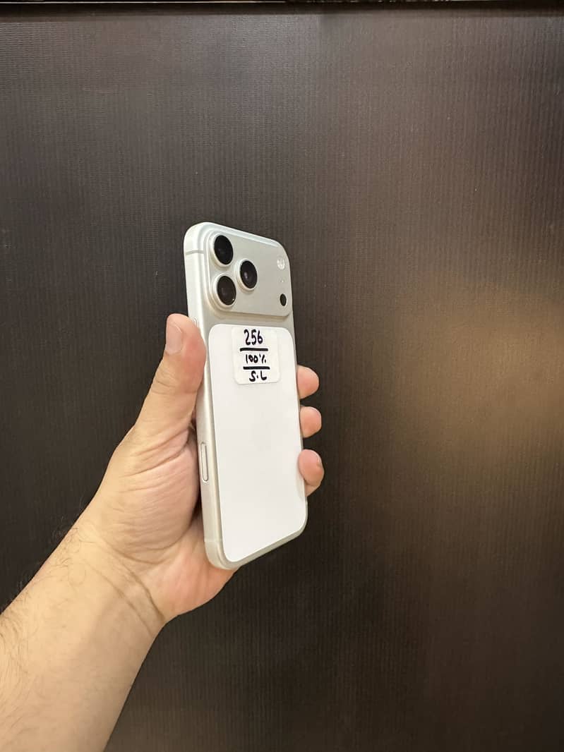 Apple iPhone 17 Pro Max 2