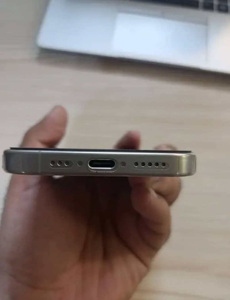 Apple iPhone 15 Pro 2