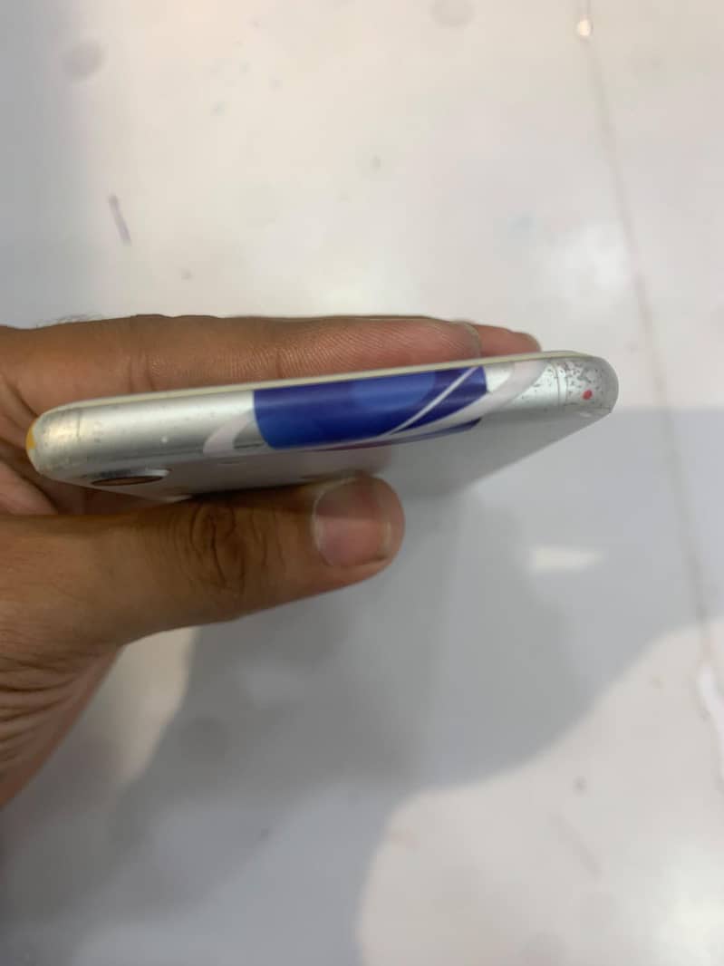 Apple iPhone 8 3