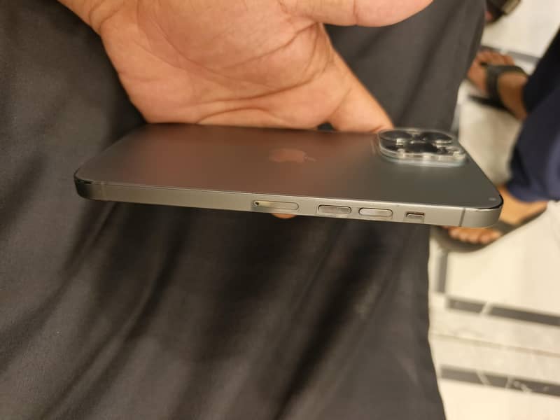 Apple iPhone 13 Pro Max 2
