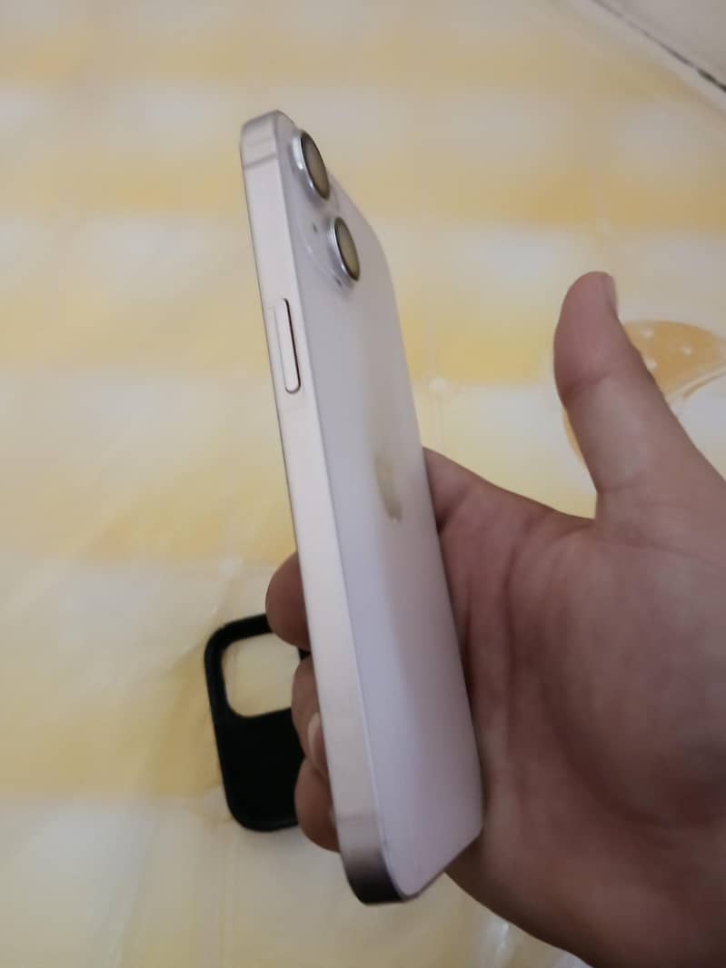 Apple iPhone 13 8