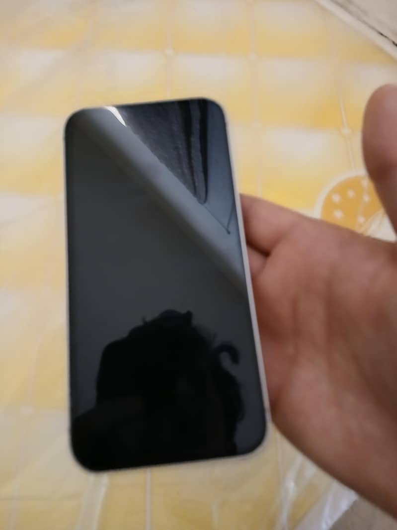 Apple iPhone 13 10