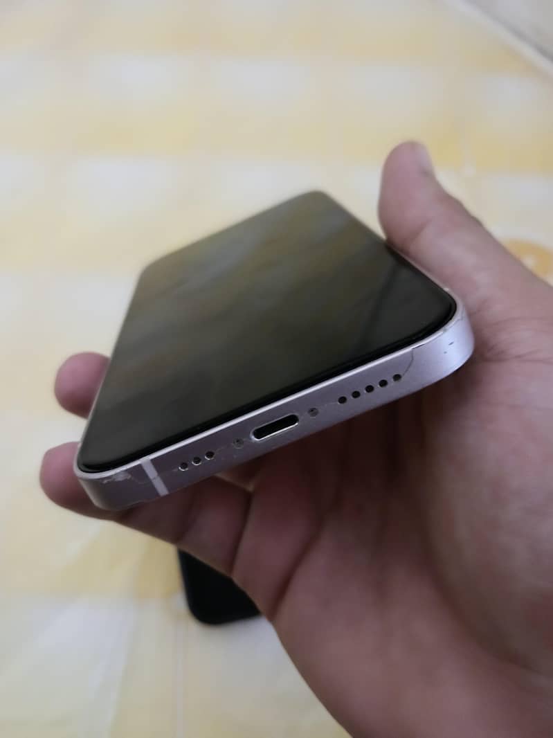 Apple iPhone 13 11