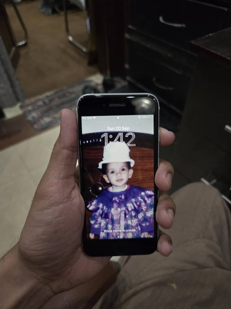 Apple iPhone SE 0