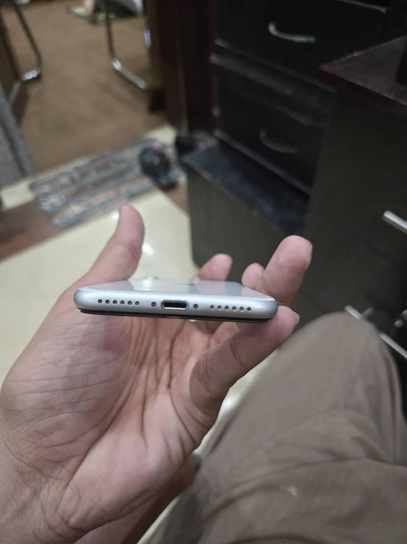 Apple iPhone SE 3