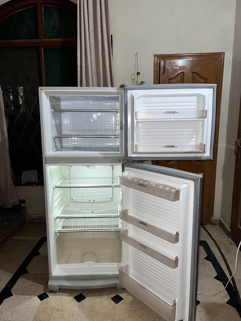 Dawlance fridge 0