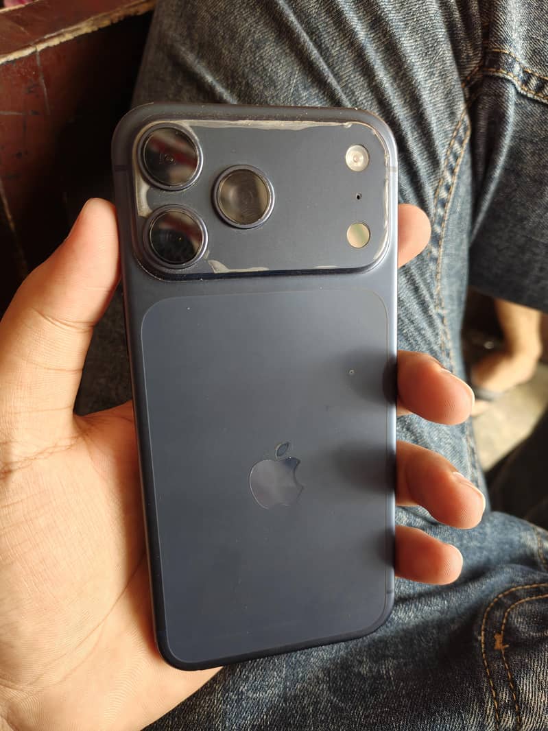 iphone 17 pro max JV 0