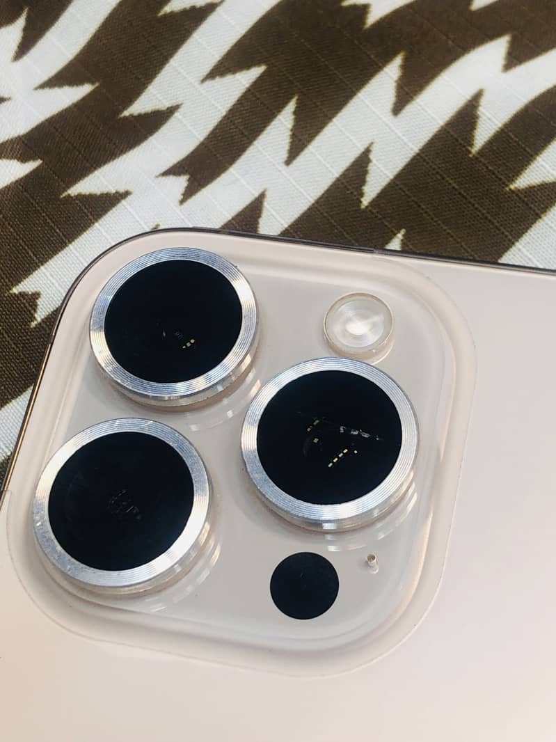 Apple iPhone 16 Pro 1
