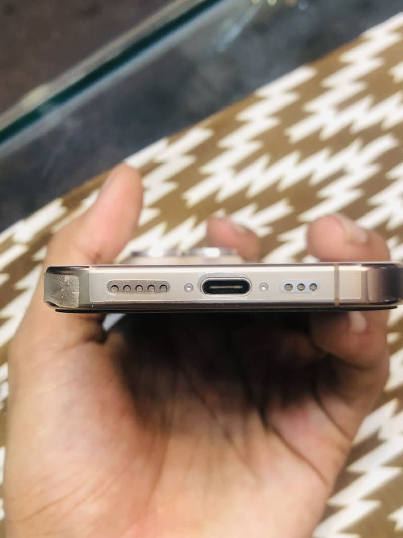 Apple iPhone 16 Pro 5