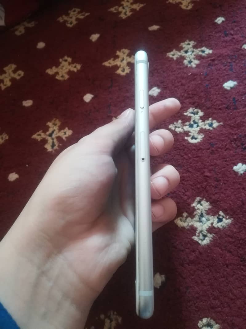 Apple iPhone 8 1
