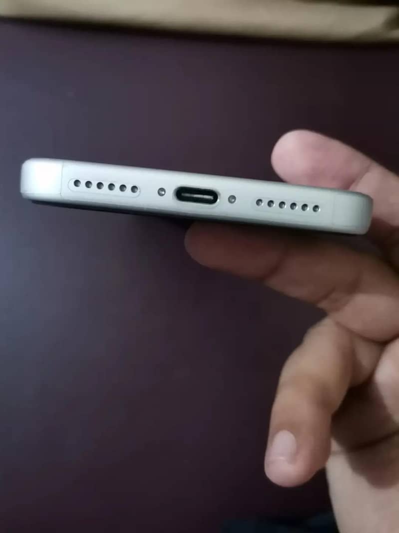 Apple iPhone 17 Pro Max 4