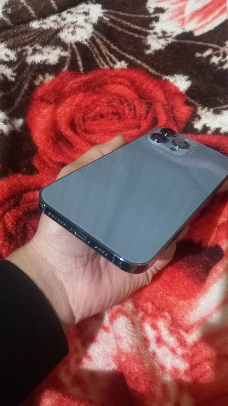 Apple iPhone 13 Pro Max 4