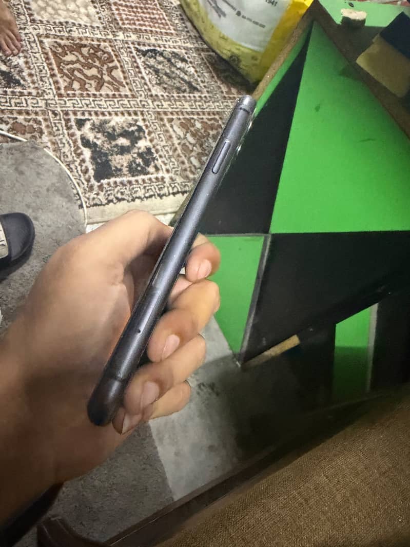 Apple iPhone 11 7