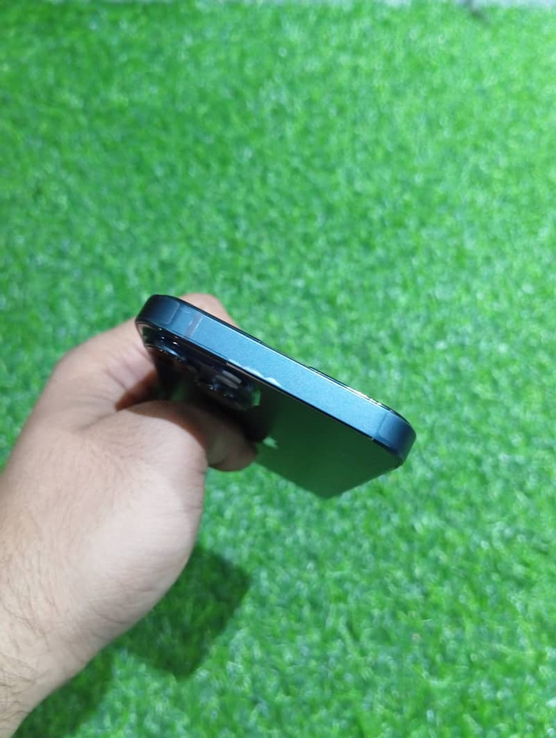 Apple iPhone 14 3