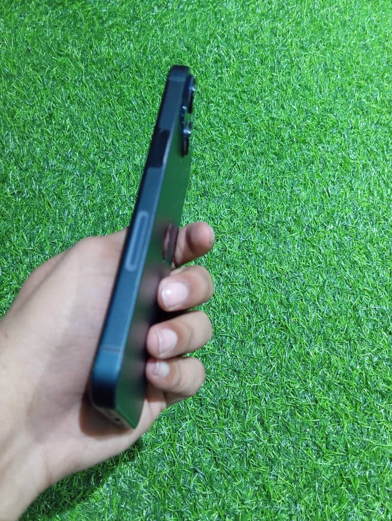 Apple iPhone 14 4