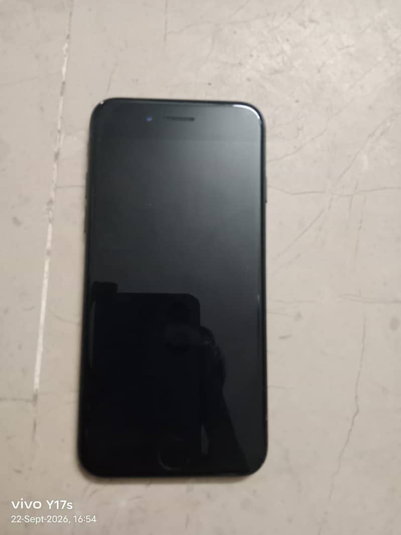 Apple iPhone 7 0