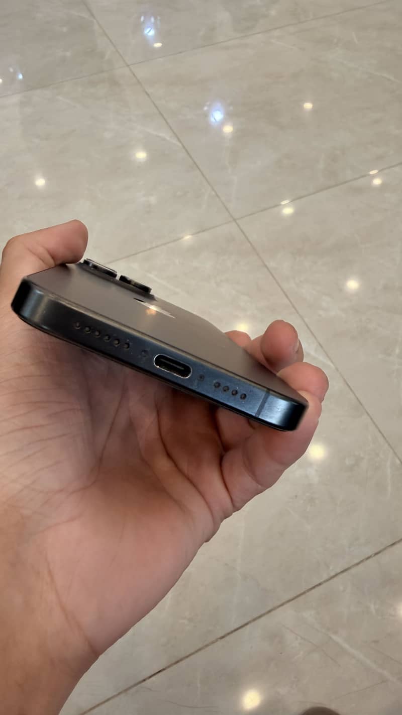 Apple iPhone 15 Pro Max 3