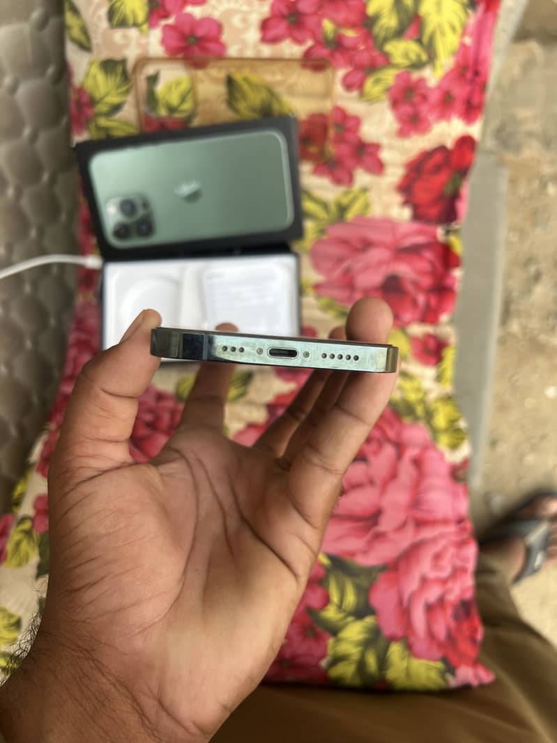 Apple iPhone 13 Pro 3