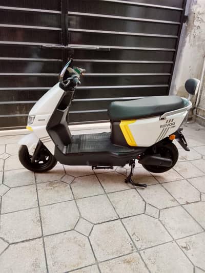 Revoo electric Scooty a12 graphene battery