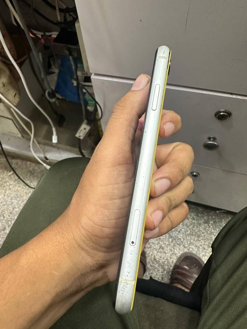 Apple iPhone XR 1