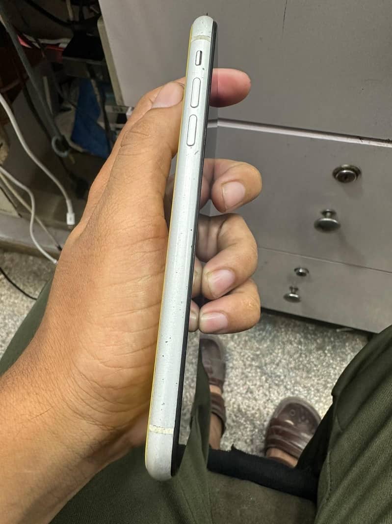 Apple iPhone XR 6