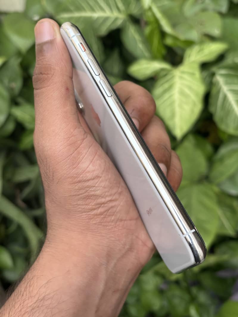 Apple iPhone X 3