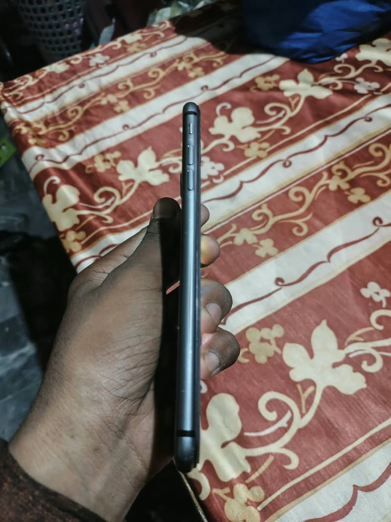 Apple iPhone 8 Plus 1