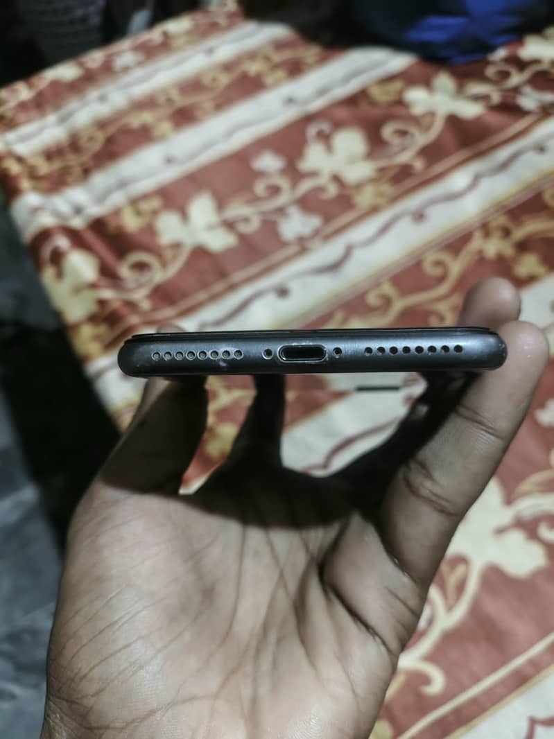 Apple iPhone 8 Plus 3