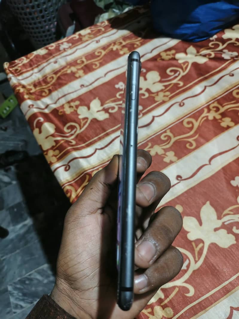 Apple iPhone 8 Plus 4