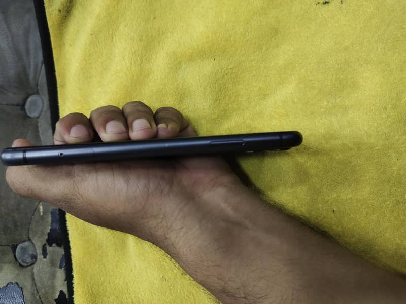 Apple iPhone 11 3
