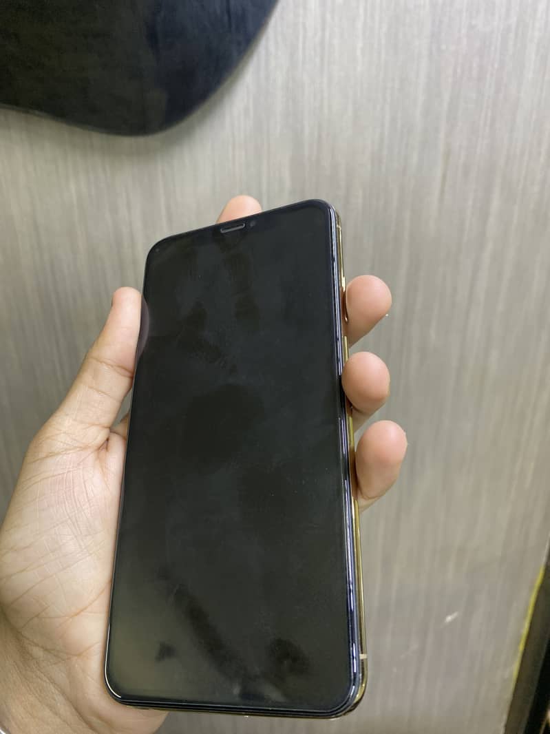 Apple iPhone XS Max 1
