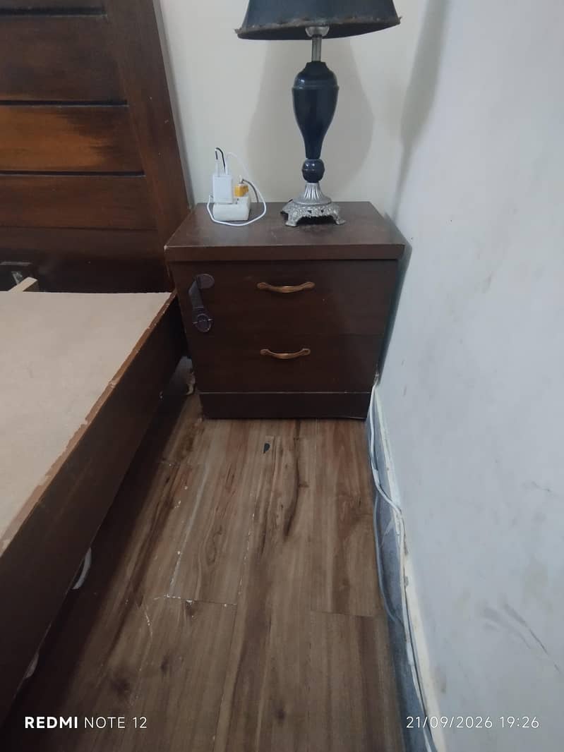 Double bed two side tables 3