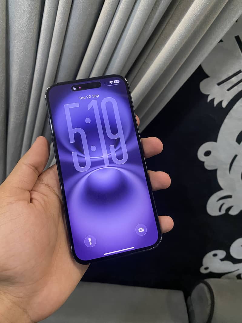 Apple iPhone 16 Plus 0