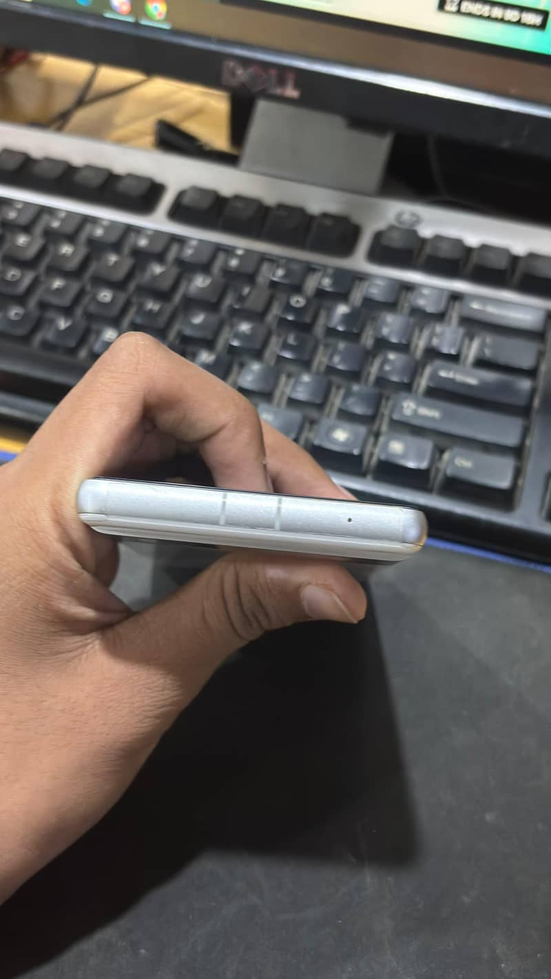 Google Pixel 7a 4