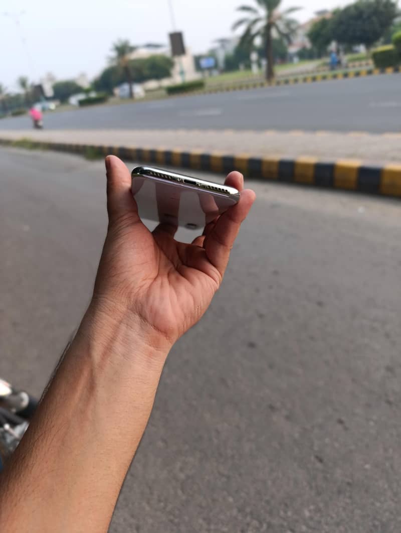 Apple iPhone X 3