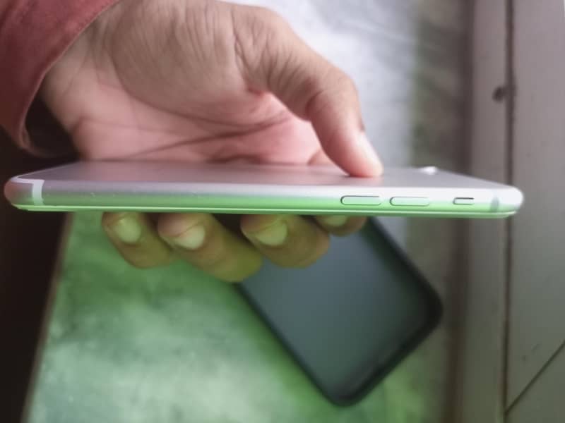 Apple iPhone 7 2