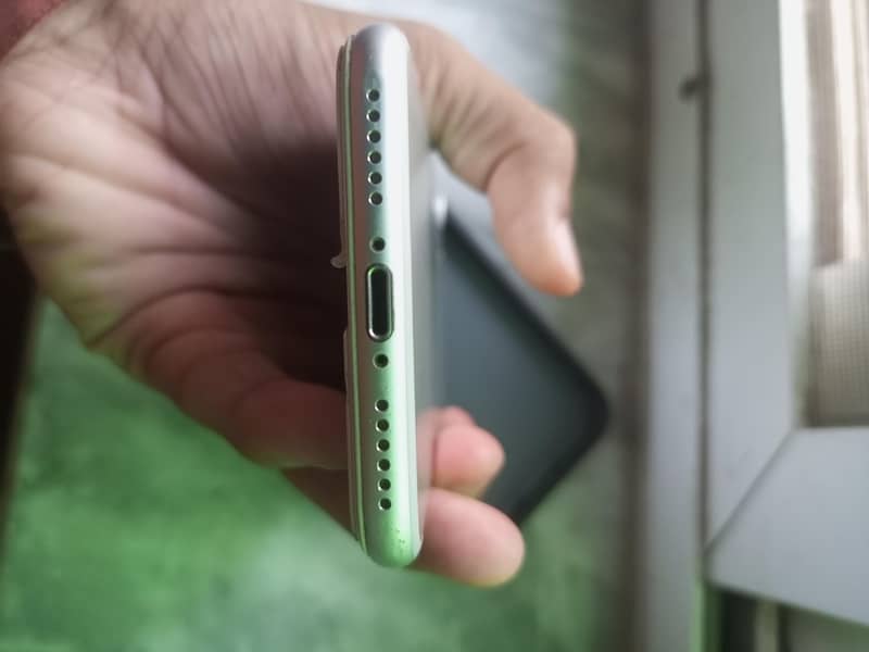 Apple iPhone 7 4