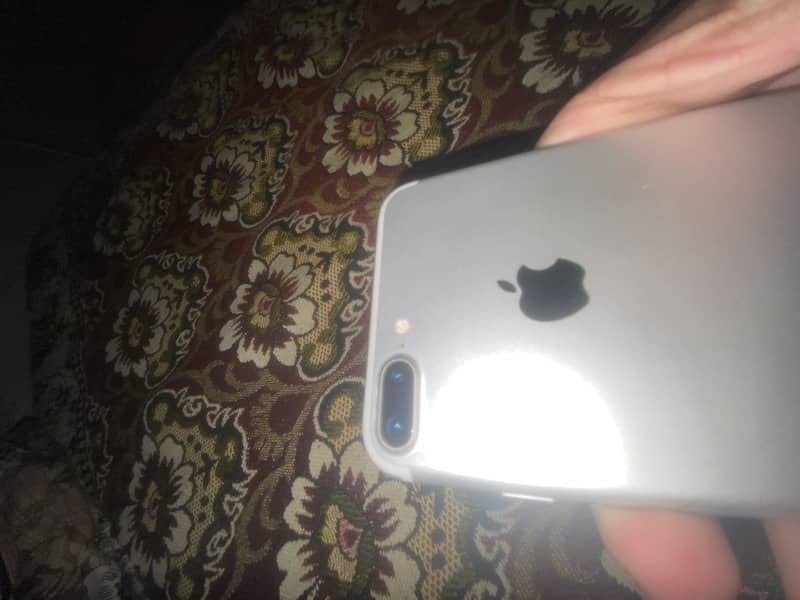 Apple iPhone 7 Plus 2