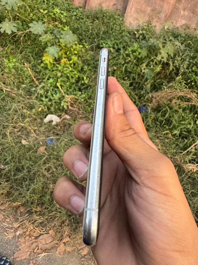 Apple iPhone X 3
