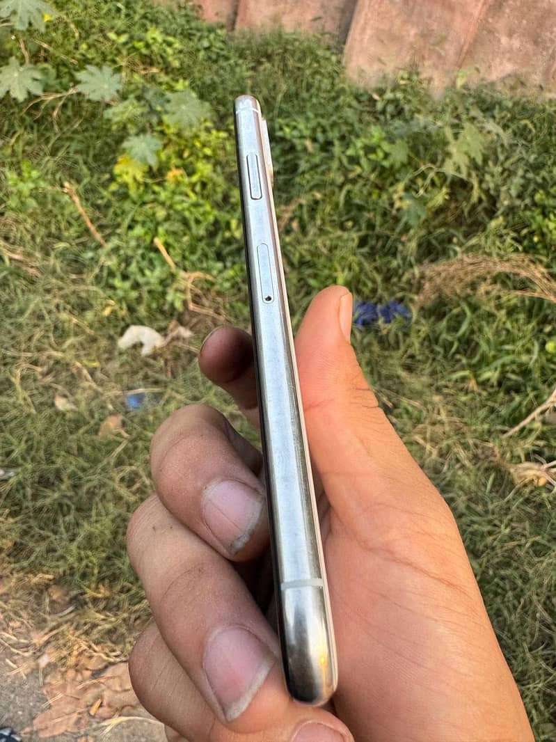 Apple iPhone X 5