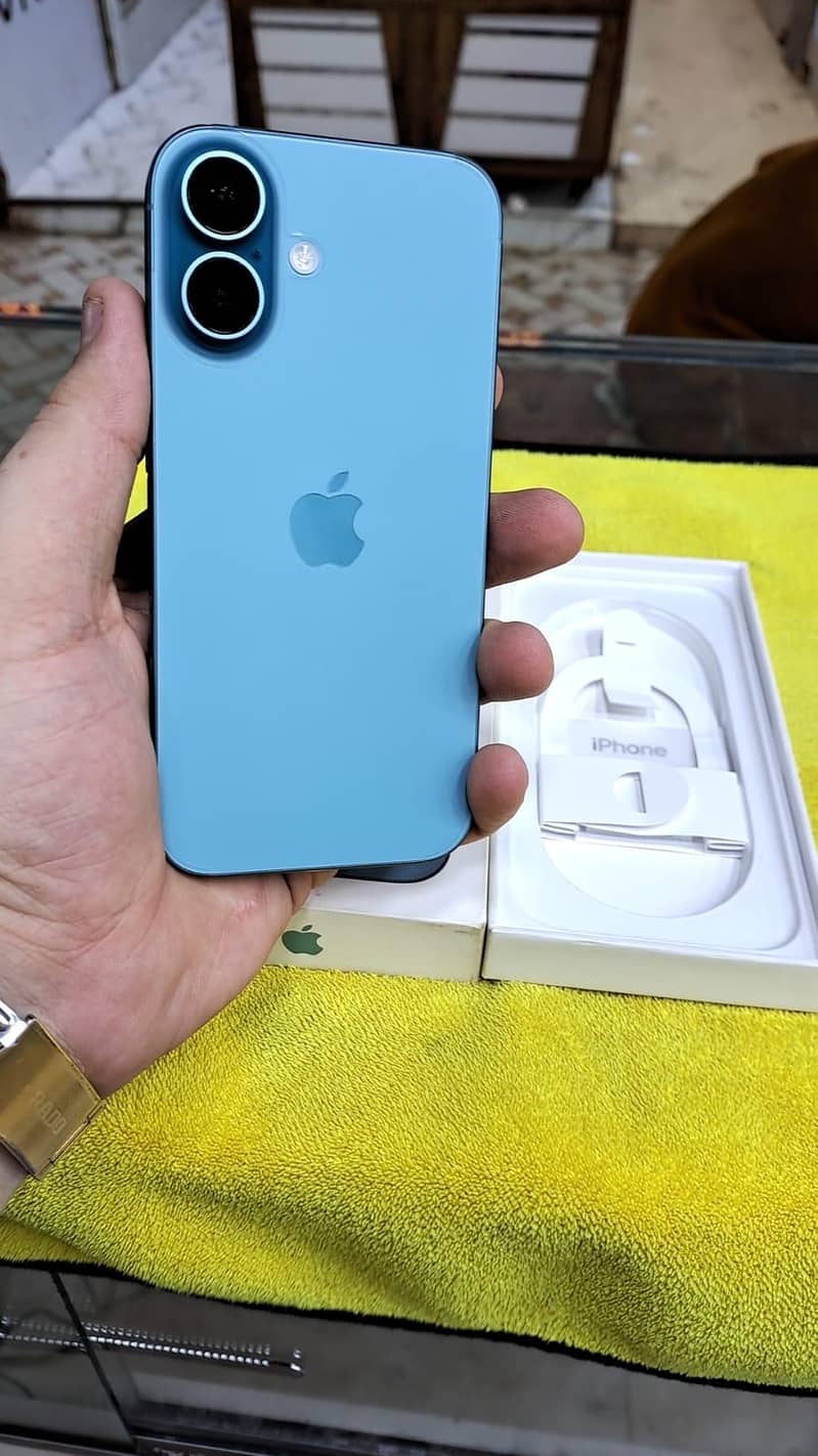 Apple iPhone 16 1